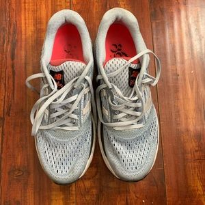 860 New Balance Shoes